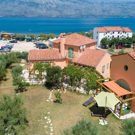 1 Bedroom Pet Friendly In *